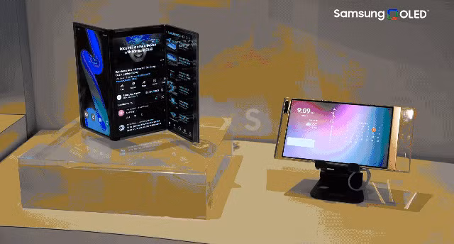 Man hinh gap ba cua Samsung tai CES 2025 gay 