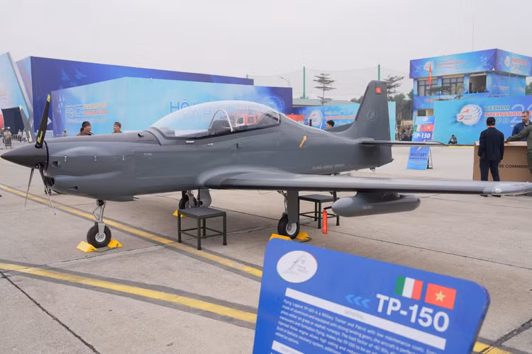 Can canh chiec may bay TP-150 dau tien san xuat tai Viet Nam-Hinh-3