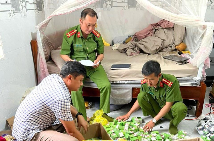 Dak Lak: Khoi to nguoi phu nu buon ban my pham, TPCN gia