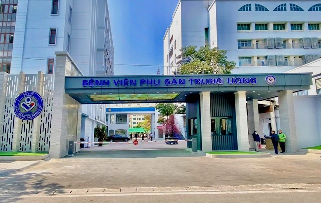 “Diem” benh vien bi to “tac trach” khien san phu mat con