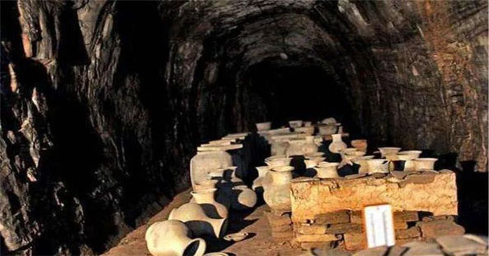 Ky bi mo co ngan nam duoc “quai thu” canh giu, do ai xam pham-Hinh-6