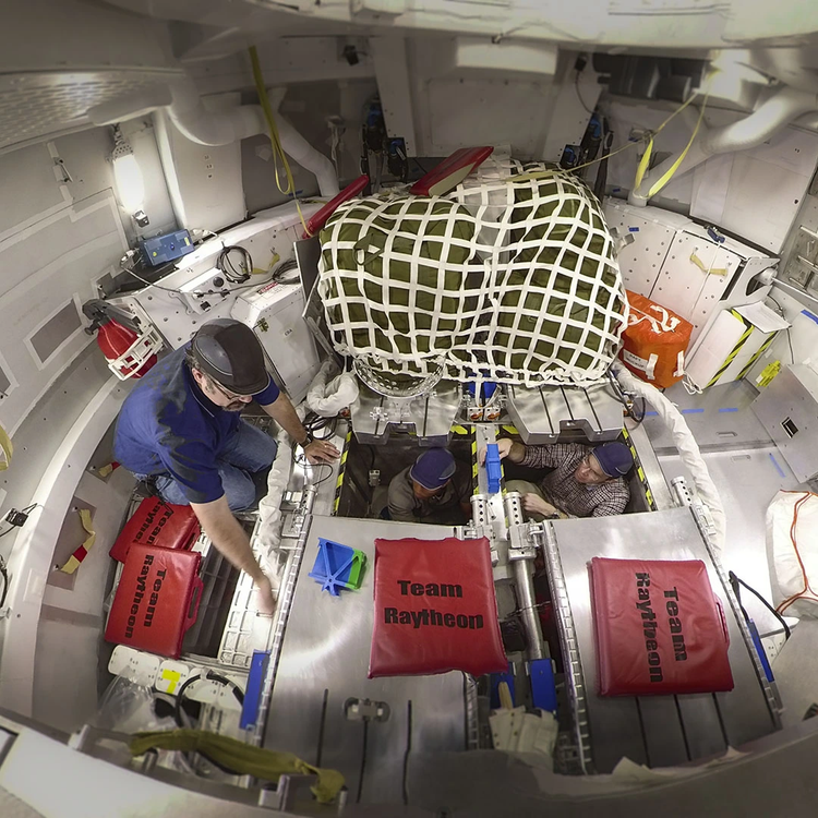 Neu phi hanh gia bi om trong khong gian, chuyen gi se xay ra?-Hinh-4