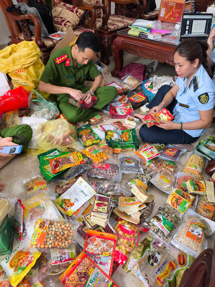 Phat hien co so san xuat thuc pham gia mao xuat xu