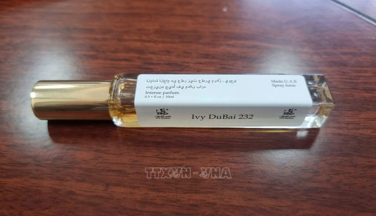 Thu giu hang chuc ngan chai nuoc hoa gia 