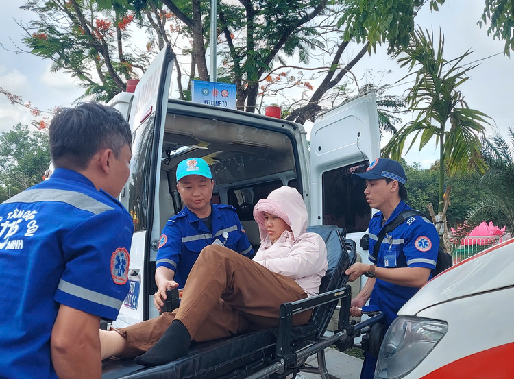 Gan 300 nguoi can ho tro y te tai Dai le Vesak