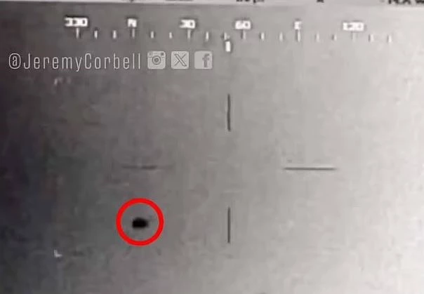 Rung dong vu cham tran UFO hinh “tic-tac” bay len tu Thai Binh Duong