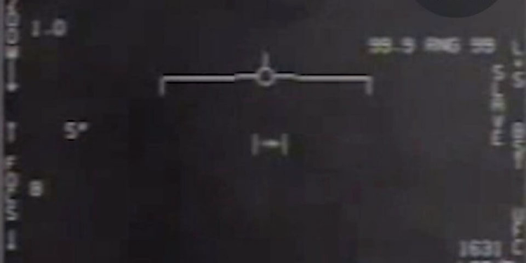 Rung dong vu cham tran UFO hinh “tic-tac” bay len tu Thai Binh Duong-Hinh-6