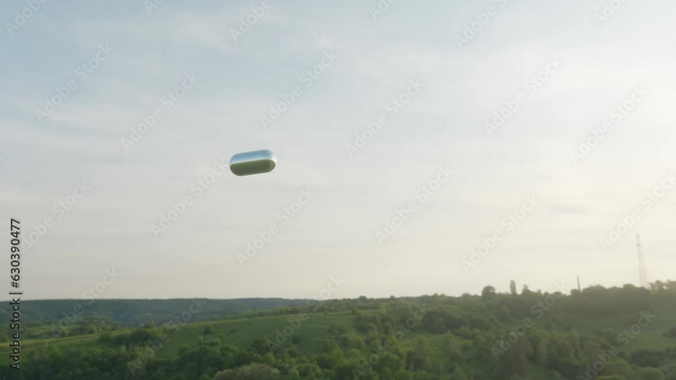 Rung dong vu cham tran UFO hinh “tic-tac” bay len tu Thai Binh Duong-Hinh-7