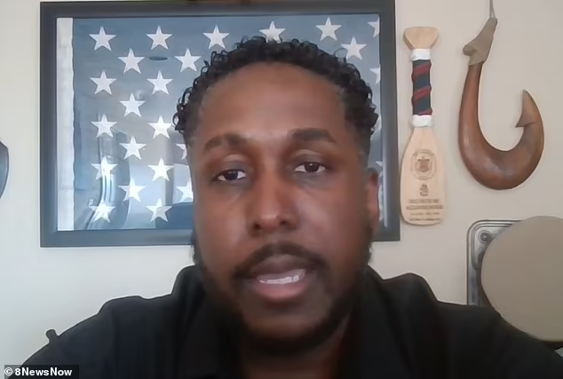 Rung dong vu cham tran UFO hinh “tic-tac” bay len tu Thai Binh Duong-Hinh-2