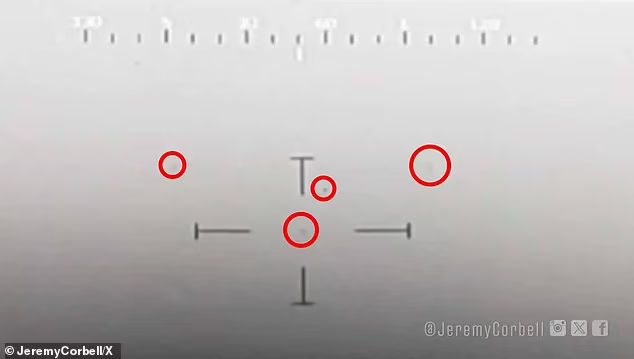 Rung dong vu cham tran UFO hinh “tic-tac” bay len tu Thai Binh Duong-Hinh-3