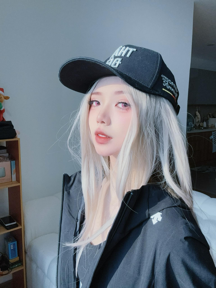 Bên cạnh niềm đam mê với game, cô cũng yêu thích xem phim, du lịch khám phá, đọc sách và đi dạo để giảm căng thẳng. (Ảnh:FBNV)