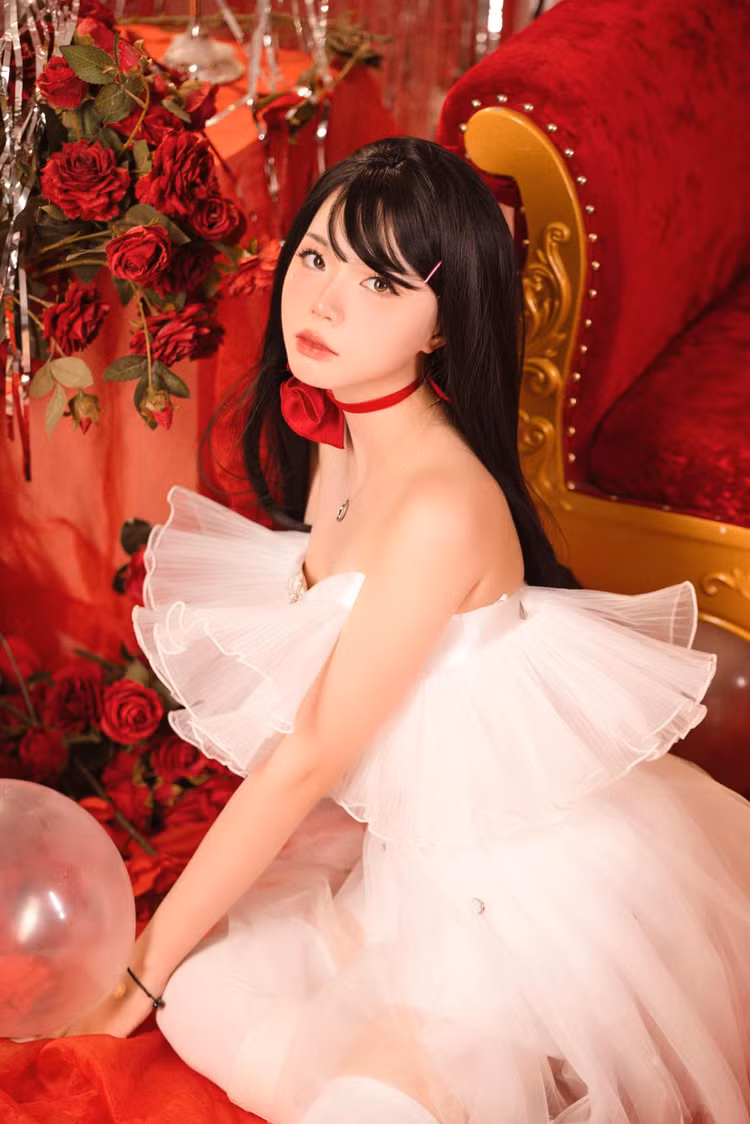 Ngay từ mùa 3 của LMHT, cô đạt mức rank Bạch Kim 3, và tiếp tục đạt các mức rank cao như Kim Cương và Cao Thủ trong các mùa sau. (Ảnh:FBNV)