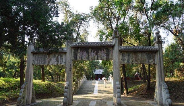 Vi sao qua khong dau, ran khong bo quanh mo Khong Tu?-Hinh-8