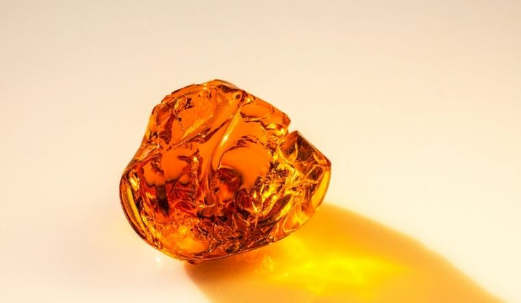 Hòn đá dùng chặn cửa hàng chục năm, ai ngờ là "báu vật" tiền tỷ - Hình 2 Hon da dung chan cua hang chuc nam, ai ngo la