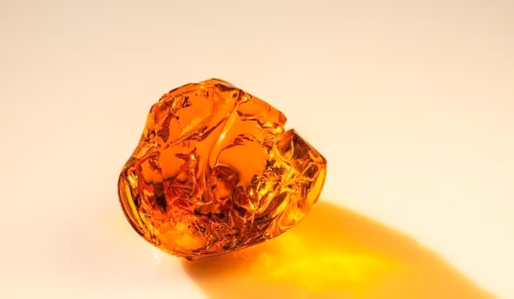 Hon da dung chan cua hang chuc nam, ai ngo la 