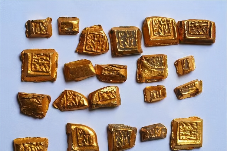 Dao ao sau nha, lao nong vo oa phat hien 10kg vang “dac biet”-Hinh-2