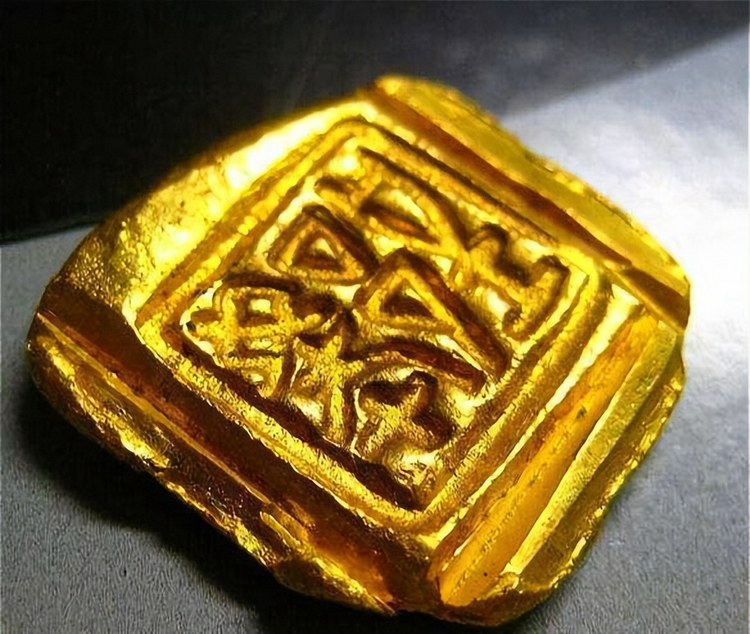 Dao ao sau nha, lao nong vo oa phat hien 10kg vang “dac biet”-Hinh-3