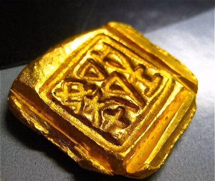 Dao ao sau nha, lao nong vo oa phat hien 10kg vang “dac biet”-Hinh-3
