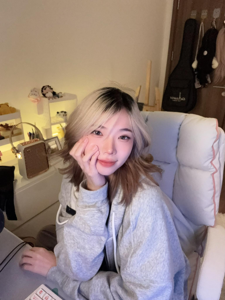 Remind từng là cựu tuyển thủ đường giữa của team nữ EVOS và đã tham gia nhiều giải đấu chuyên nghiệp dành cho nữ, giành các danh hiệu như vô địch icafe Gò Vấp và Kingdom Next Gen HCM.(Ảnh:FBNV)