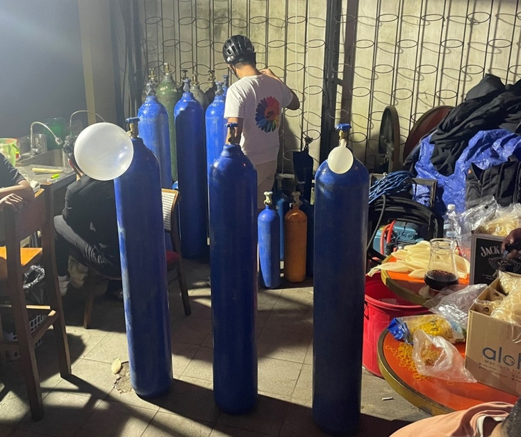 Da Nang: Loat vi pham tai quan bar New Golden Pine