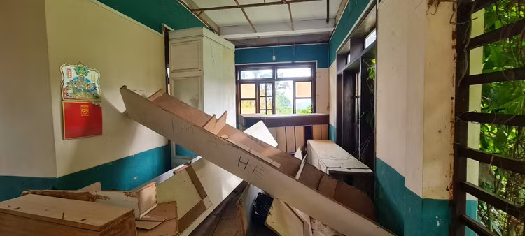 Bí ẩn khách sạn bỏ hoang trên đèo Hải Vân - Hình 7 Bi an khach san bo hoang tren deo Hai Van-Hinh-7