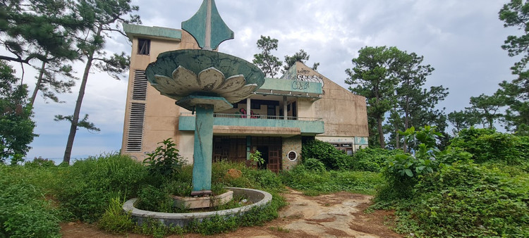 Bi an khach san bo hoang tren deo Hai Van-Hinh-2