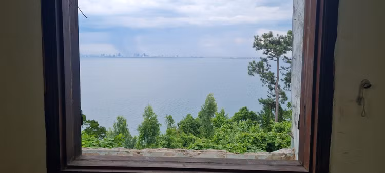 Bí ẩn khách sạn bỏ hoang trên đèo Hải Vân - Hình 10 Bi an khach san bo hoang tren deo Hai Van-Hinh-10