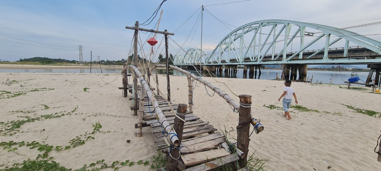 Cau Nam O - diem ngam hoang hon cuc hot duoi chan deo Hai Van-Hinh-7