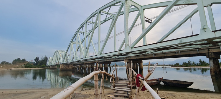 Cau Nam O - diem ngam hoang hon cuc hot duoi chan deo Hai Van-Hinh-2