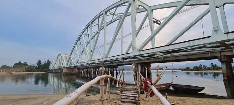 Cau Nam O - diem ngam hoang hon cuc hot duoi chan deo Hai Van-Hinh-2