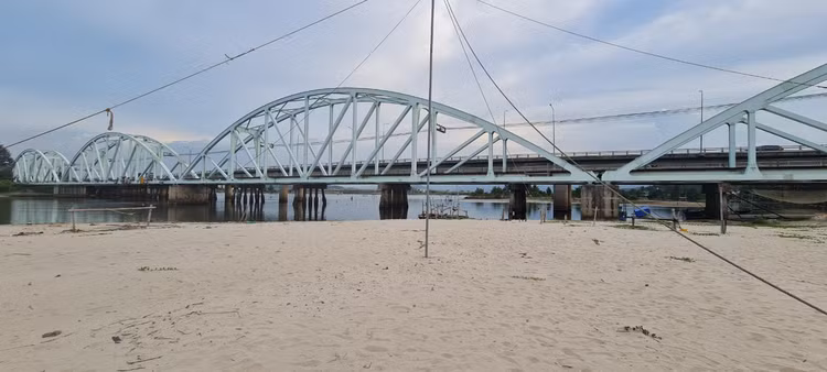 Cau Nam O - diem ngam hoang hon cuc hot duoi chan deo Hai Van