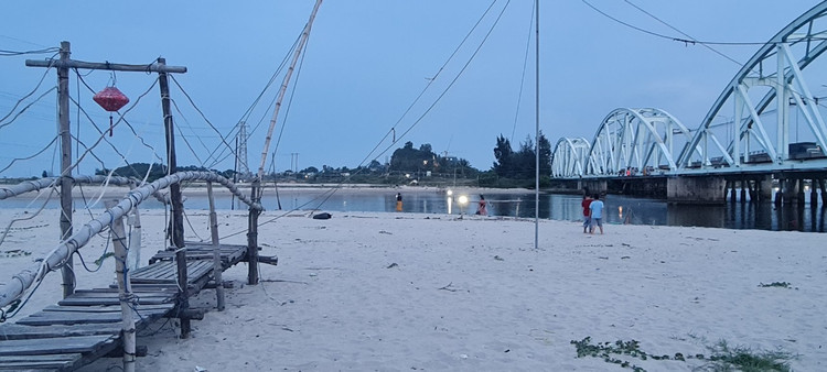 Cau Nam O - diem ngam hoang hon cuc hot duoi chan deo Hai Van-Hinh-12