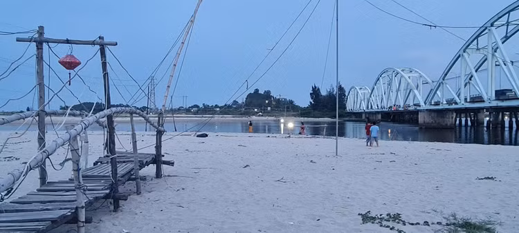 Cau Nam O - diem ngam hoang hon cuc hot duoi chan deo Hai Van-Hinh-12