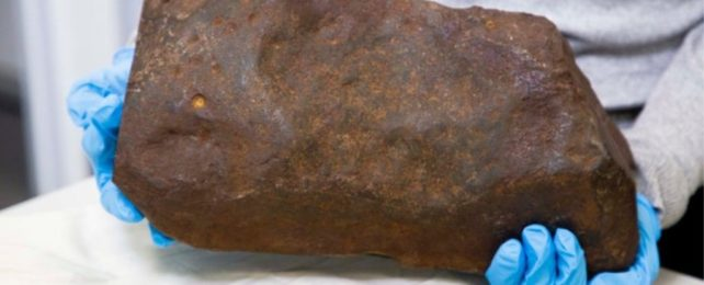 Nhặt được khối đá lạ, ai ngờ là báu vật Trời ban Nhat duoc khoi da la, ai ngo la bau vat Troi ban