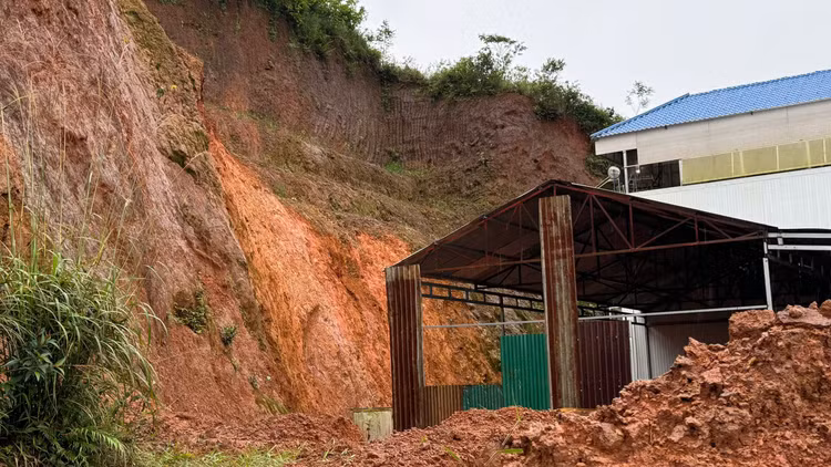 Lam Dong: Nguy co sat lo khi qua doi xuat hien vet nut lon-Hinh-2