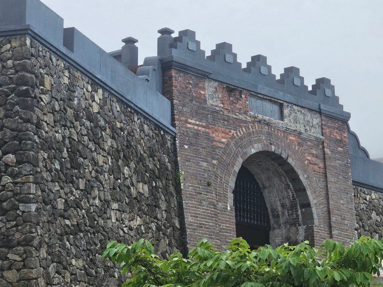 Sau gan 3 nam trung tu, Hai Van Quan sap mo cua don khach-Hinh-6