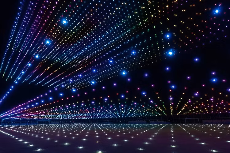 Petrovietnam và PVcomBank đồng hành cùng TP Hà Nội tổ chức trình diễn ánh sáng nghệ thuật với 2.024 drones - Hình 2 Petrovietnam va PVcomBank dong hanh cung TP Ha Noi to chuc trinh dien anh sang nghe thuat voi 2.024 drones-Hinh-2