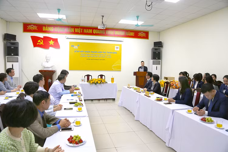PVcomBank ký kết thỏa thuận hợp tác toàn diện với Bệnh viện Hữu nghị Việt Nam – Cu Ba - Hình 3 PVcomBank ky ket thoa thuan hop tac toan dien voi Benh vien Huu nghi Viet Nam – Cu Ba-Hinh-3