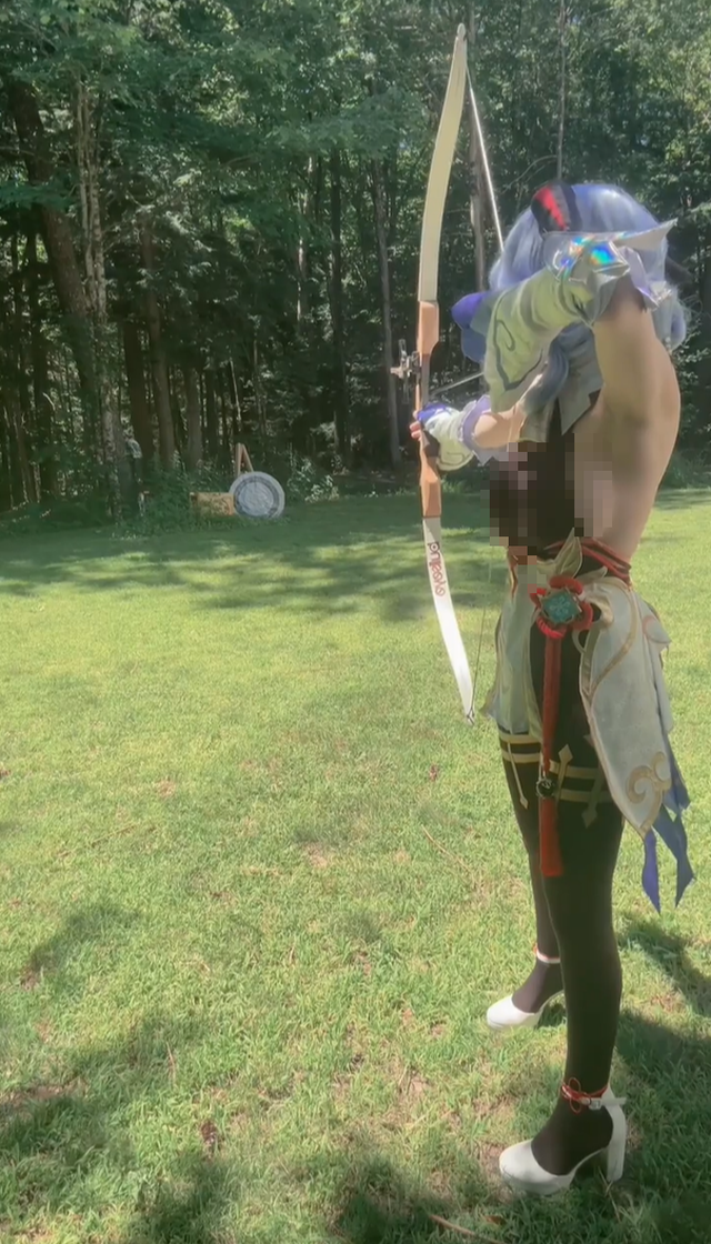 Nữ game thủ "xinh như mộng" khoe màn cosplay Ganyu gây bão cộng đồng - Hình 3 Nu game thu