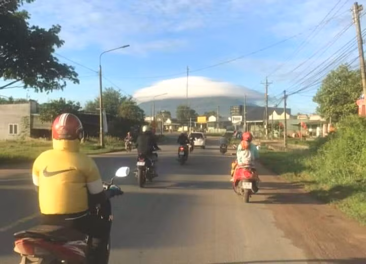 May dia bay tiep tuc “nao loan” o nui Chua Chan - Dong Nai-Hinh-7