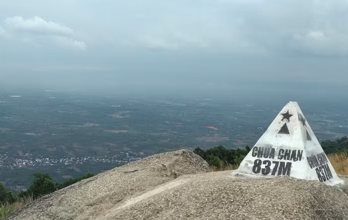 May dia bay tiep tuc “nao loan” o nui Chua Chan - Dong Nai-Hinh-12