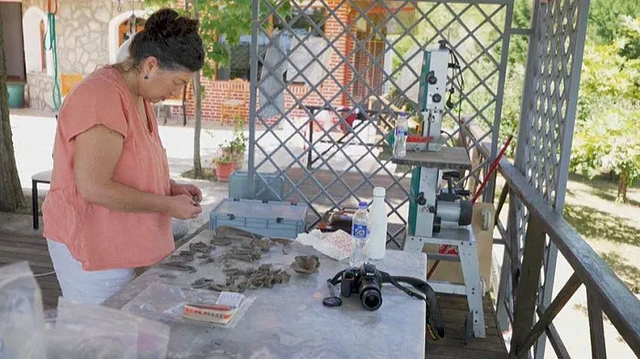 “Kho bau” duoi ho co bac nhat chau Au lo “bi mat” 8.000 nam-Hinh-5