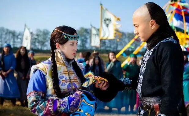 Chuyen tinh dep cua vi vua tha bo giang son chu khong bo my nhan-Hinh-7