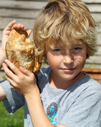 Di dao bo bien, cau be vo tinh nhat duoc “kho bau” tien ty-Hinh-4