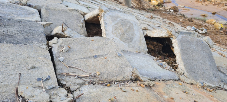 Da Nang: Toan canh tuyen duong tram ty vua tham nhua da nut gay-Hinh-13