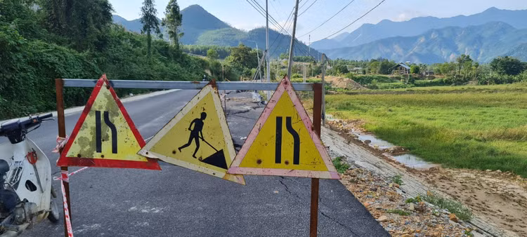 Da Nang: Toan canh tuyen duong tram ty vua tham nhua da nut gay-Hinh-6