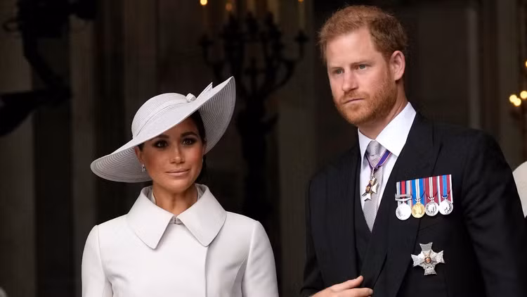 Tiên đoán “như thần” về tương lai của Meghen Markle ở Hoàng gia Anh - Hình 5 Tien doan “nhu than” ve tuong lai cua Meghen Markle o Hoang gia Anh-Hinh-5