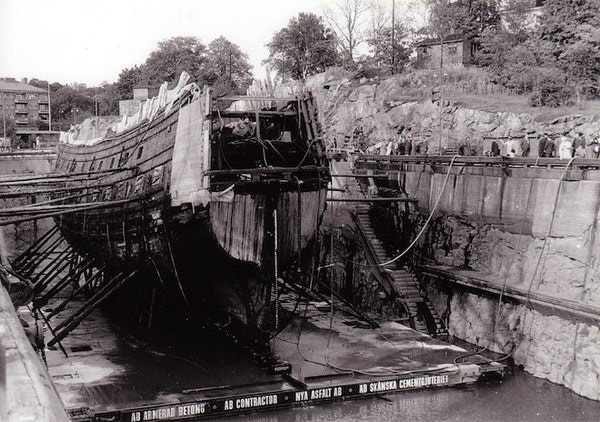 Giat minh nu thuy thu trong “tau chien ma” 400 nam van nguyen ven-Hinh-11