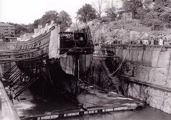 Giat minh nu thuy thu trong “tau chien ma” 400 nam van nguyen ven-Hinh-11