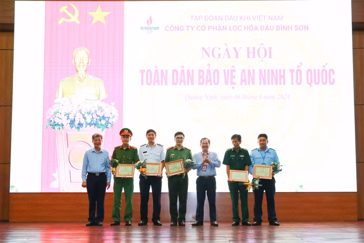 BSR to chuc chuong trinh “Ngay hoi toan dan bao ve an ninh To quoc”-Hinh-4